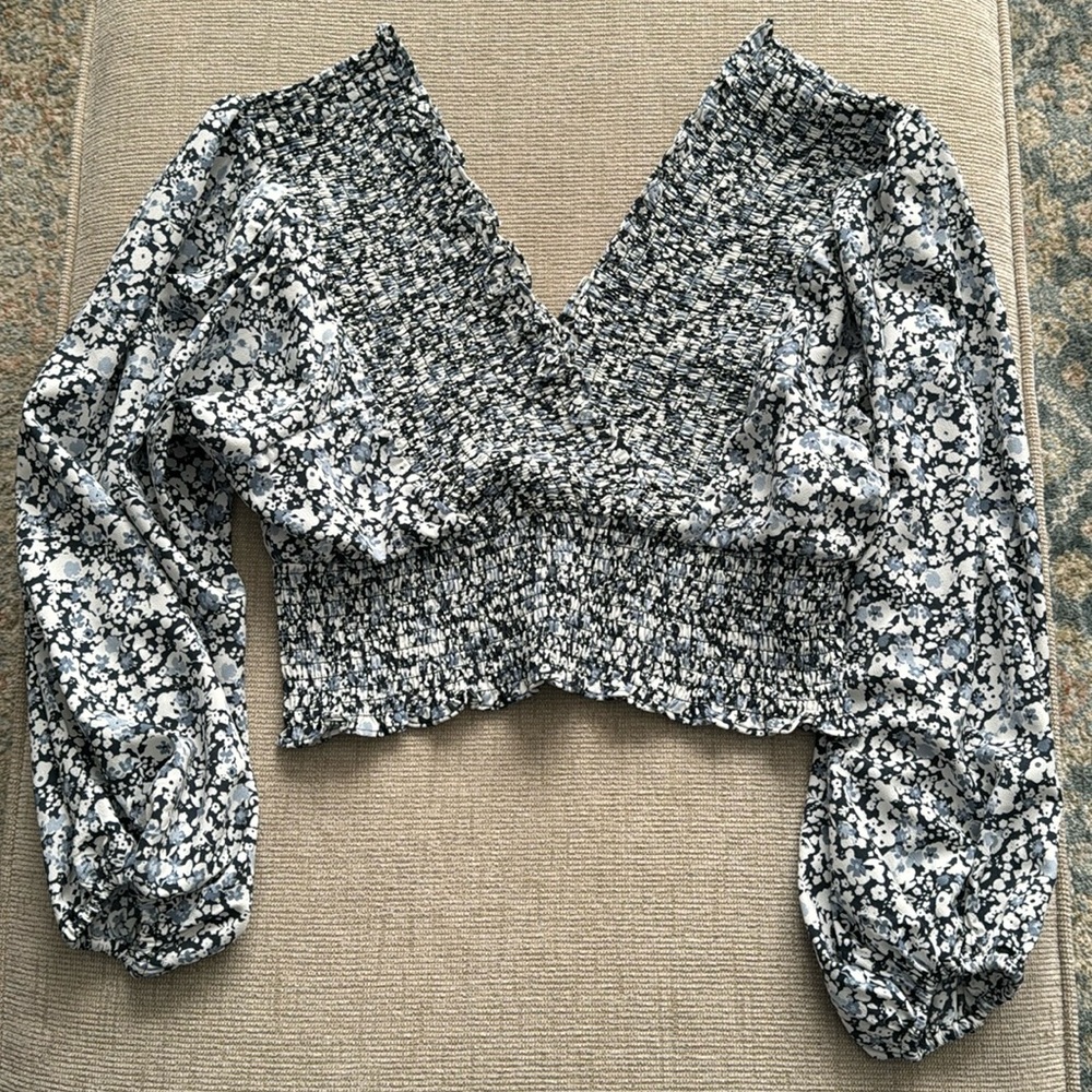 Abercrombie puff sleeve cropped top - Picture 2 of 6